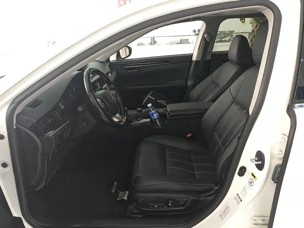 Lexus ES — миниатюра 15