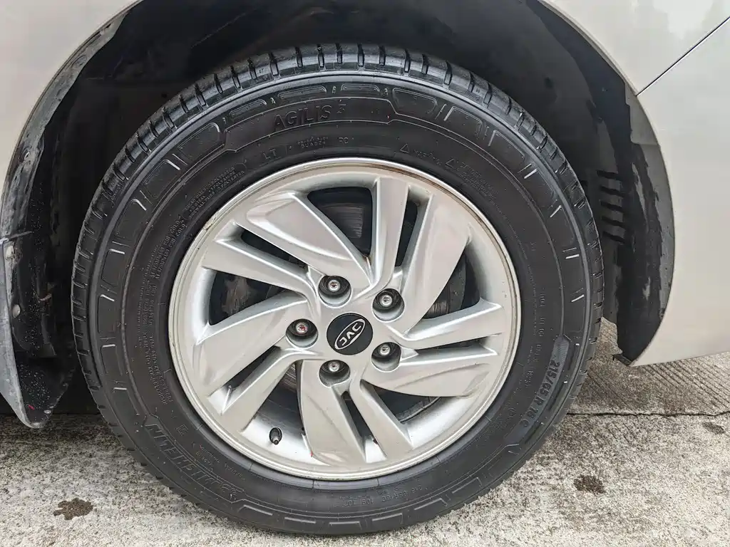 JAC Motors RUIFENG M4