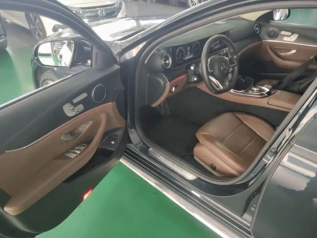 Mercedes-Benz E-Class — миниатюра 16