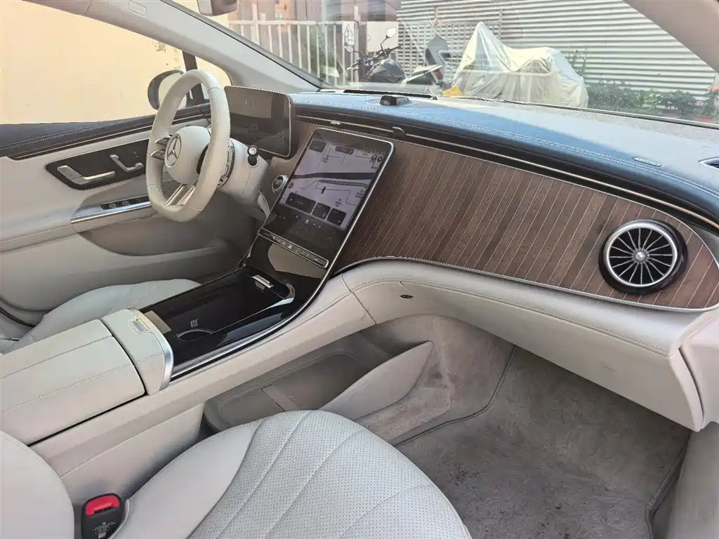 Mercedes-Benz EQE 2025 500 4MATIC Luxury
