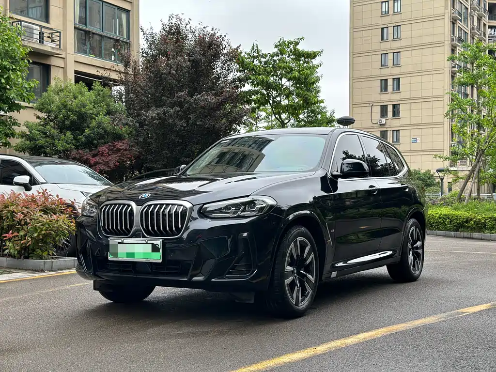 BMW iX3 2024