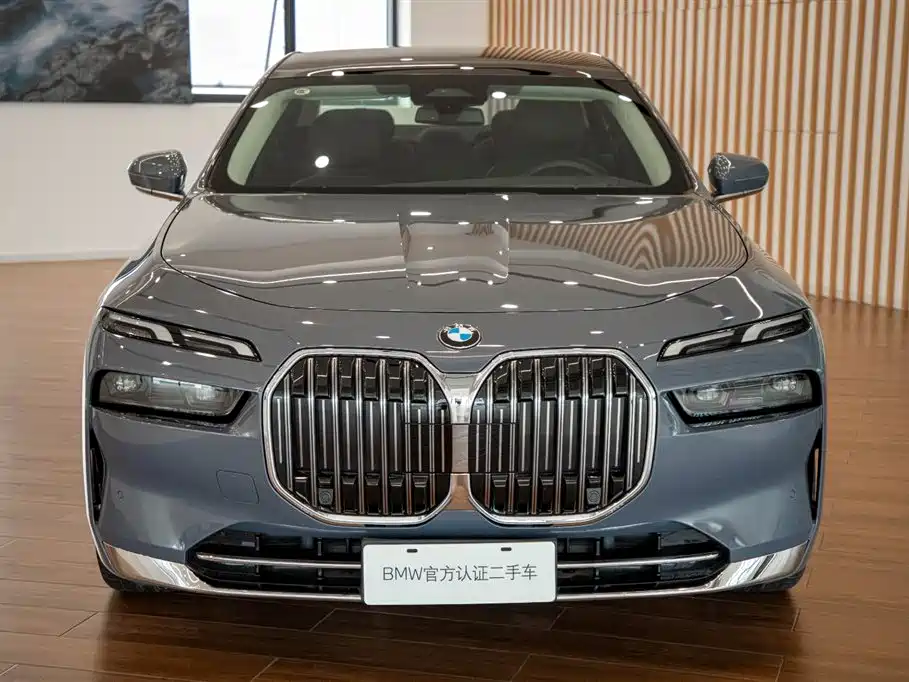 BMW 7 Series — миниатюра 3