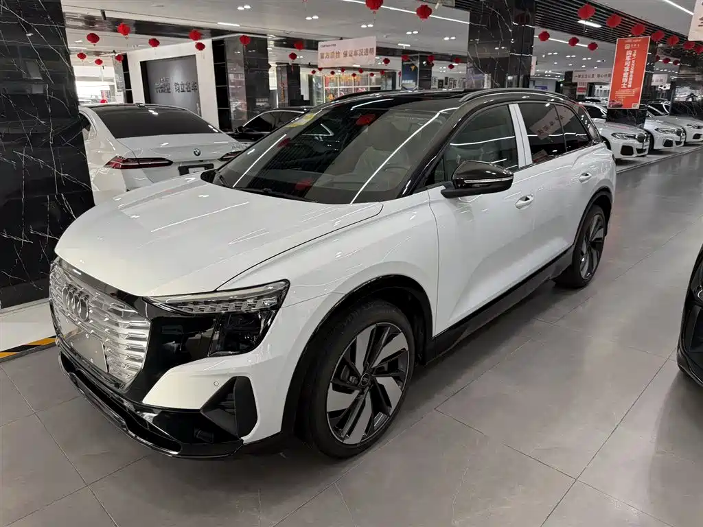 奥迪Q5 e-tron 2023款 40 e-tron 闪耀型 机甲套装