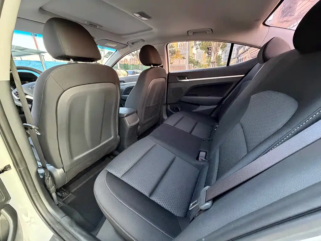 Hyundai Elantra — миниатюра 5