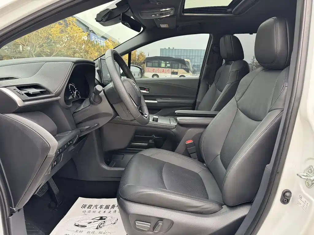 Toyota Sienna — миниатюра 9
