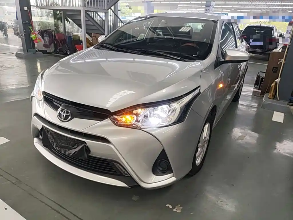Toyota Yaris L — миниатюра 2