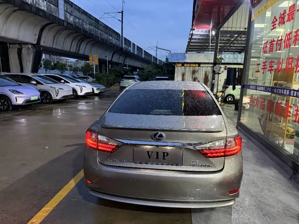 Lexus ES — миниатюра 7