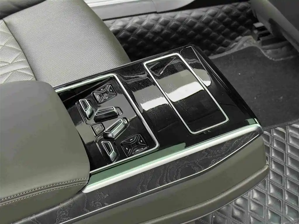 Audi A8 — миниатюра 11
