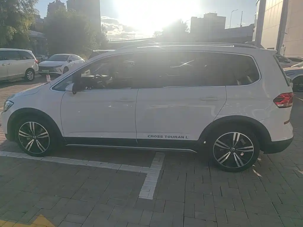 Volkswagen Touran — миниатюра 25
