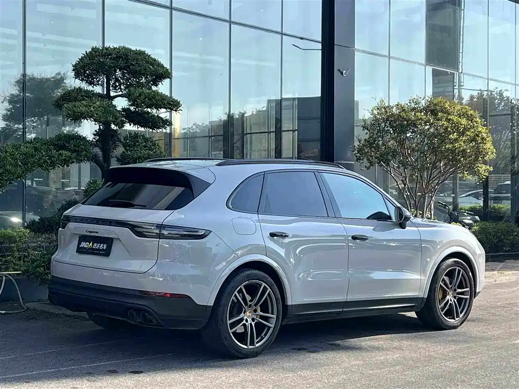 Porsche Cayenne — миниатюра 11