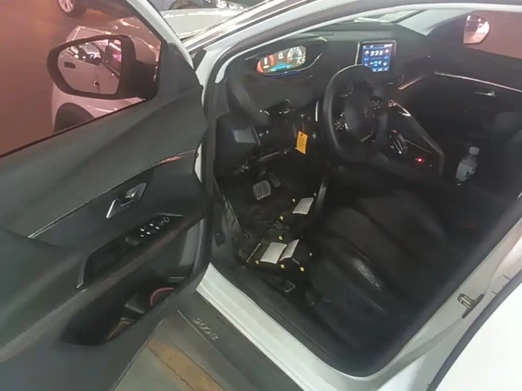 Peugeot 5008 — миниатюра 16