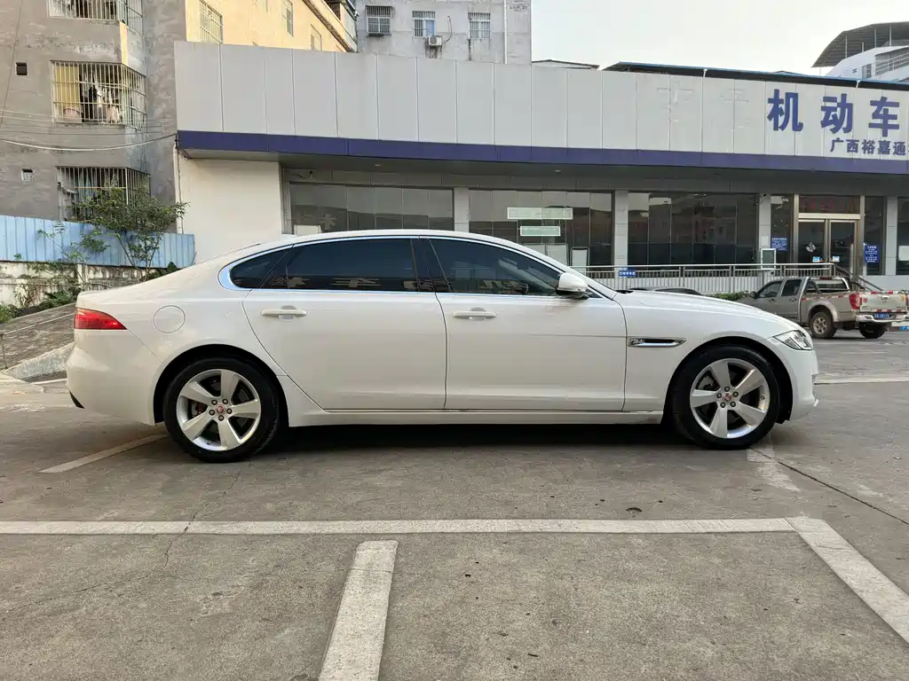 Jaguar XFL — миниатюра 8