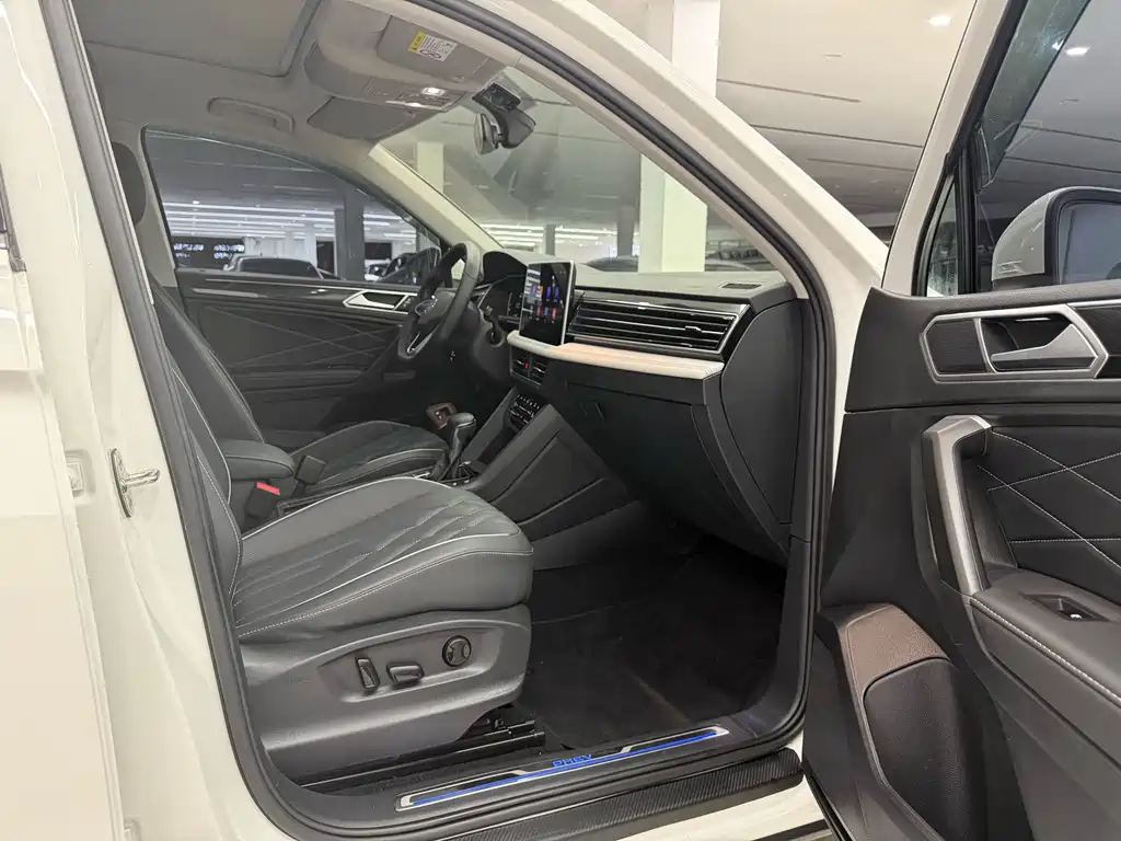 Volkswagen Tiguan L PHEV — миниатюра 14