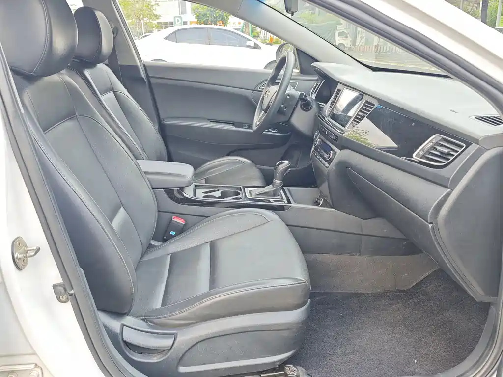 Hyundai Mistra 2016 1.8L AT GLS