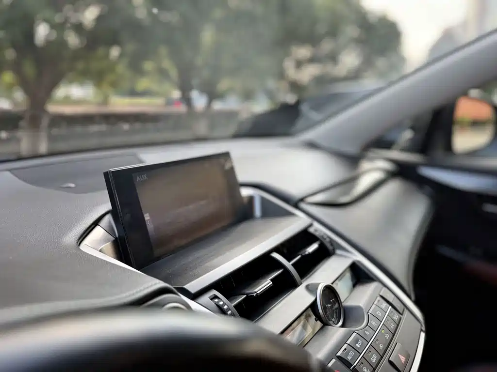 Lexus NX — миниатюра 14