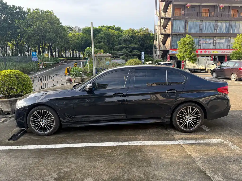 BMW 5 Series — миниатюра 21