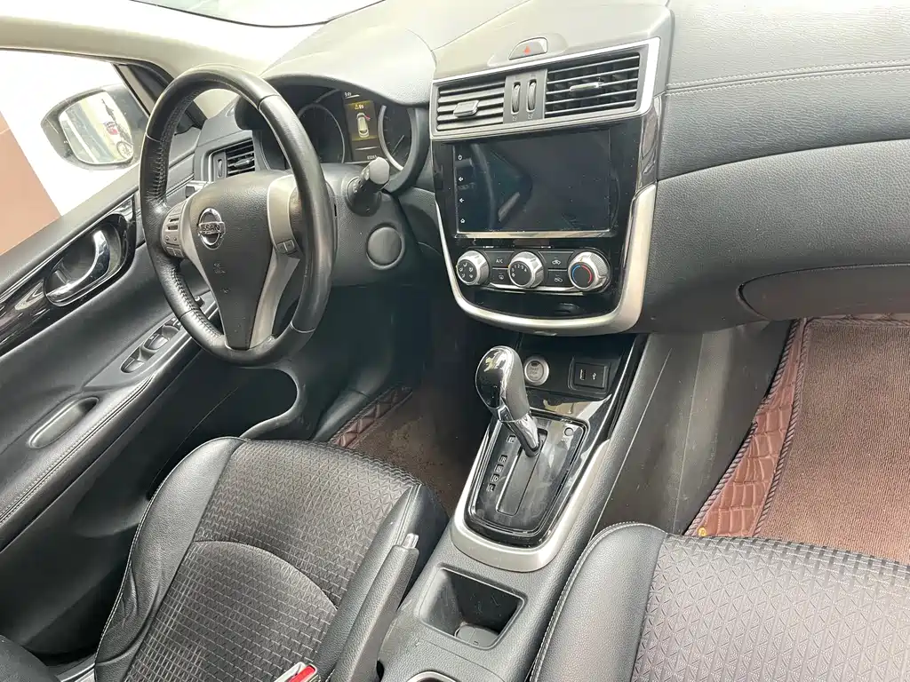 Nissan Tiida — миниатюра 12