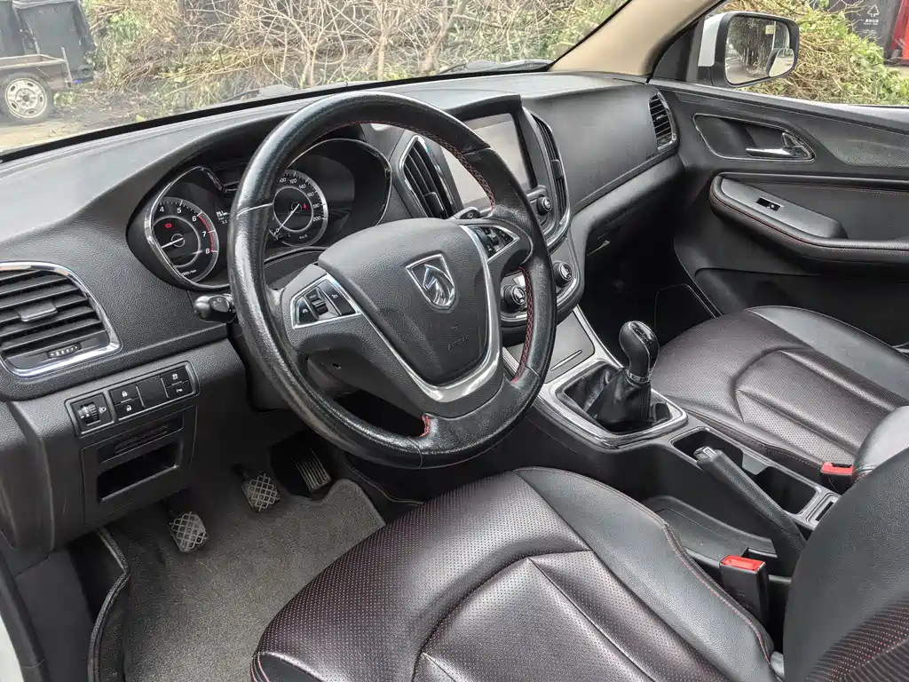 Baojun 560 2015 1.8L MT Luxury