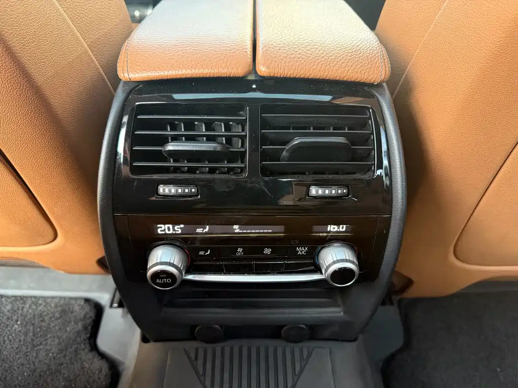 BMW 5 Series — миниатюра 14