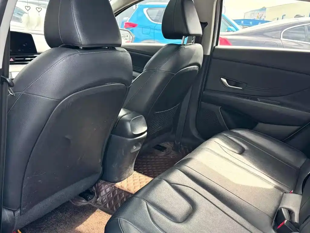 Hyundai Elantra — миниатюра 6