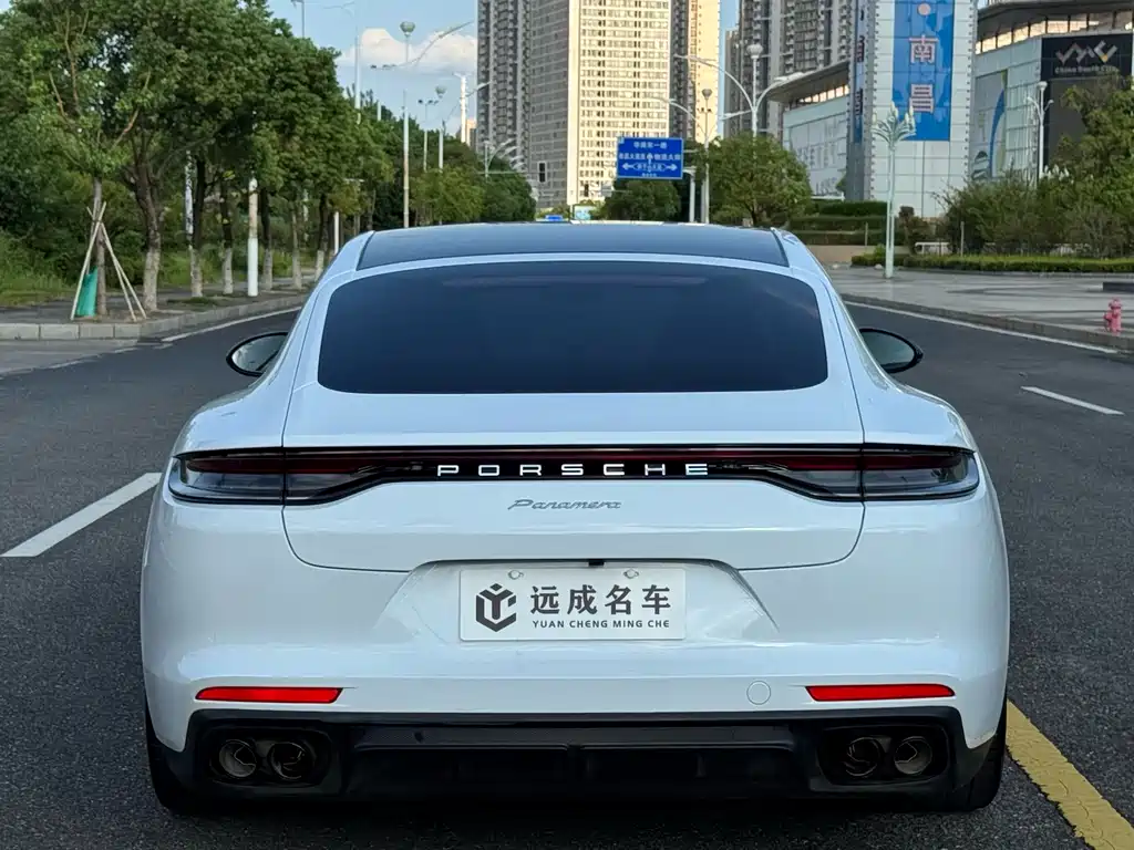 PORSCHE PANAMERA