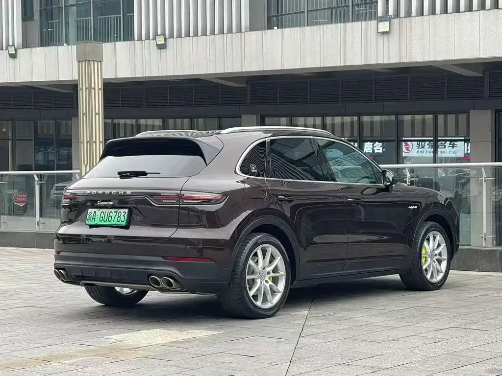 Porsche Cayenne Hybrid — миниатюра 8