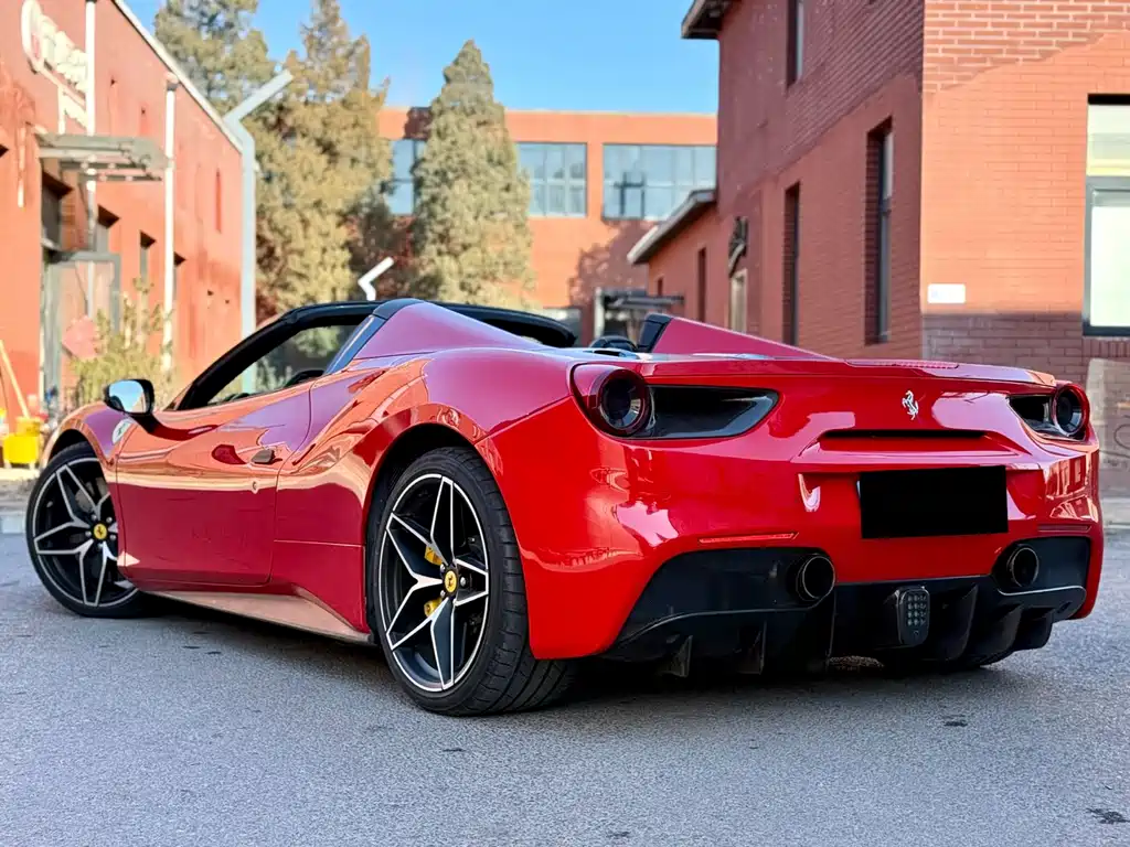 FERRARI 488