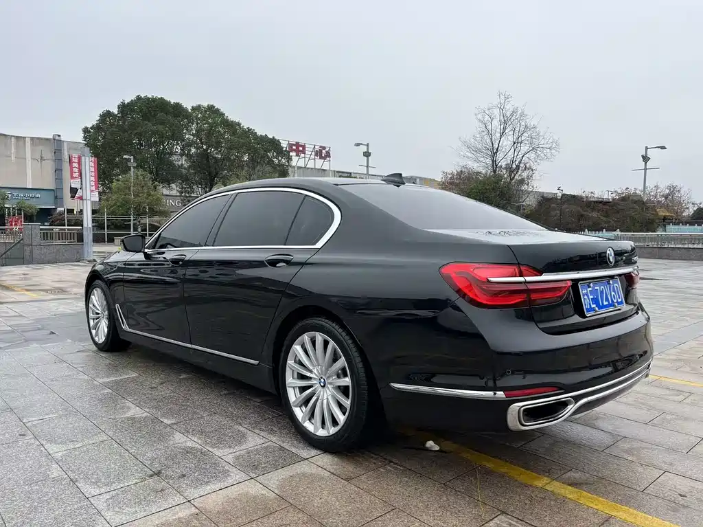BMW 7 SERIES