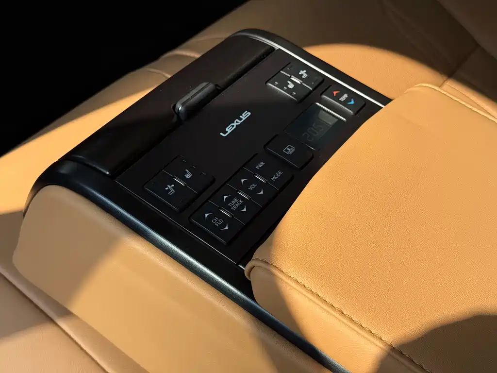 Lexus ES — миниатюра 16