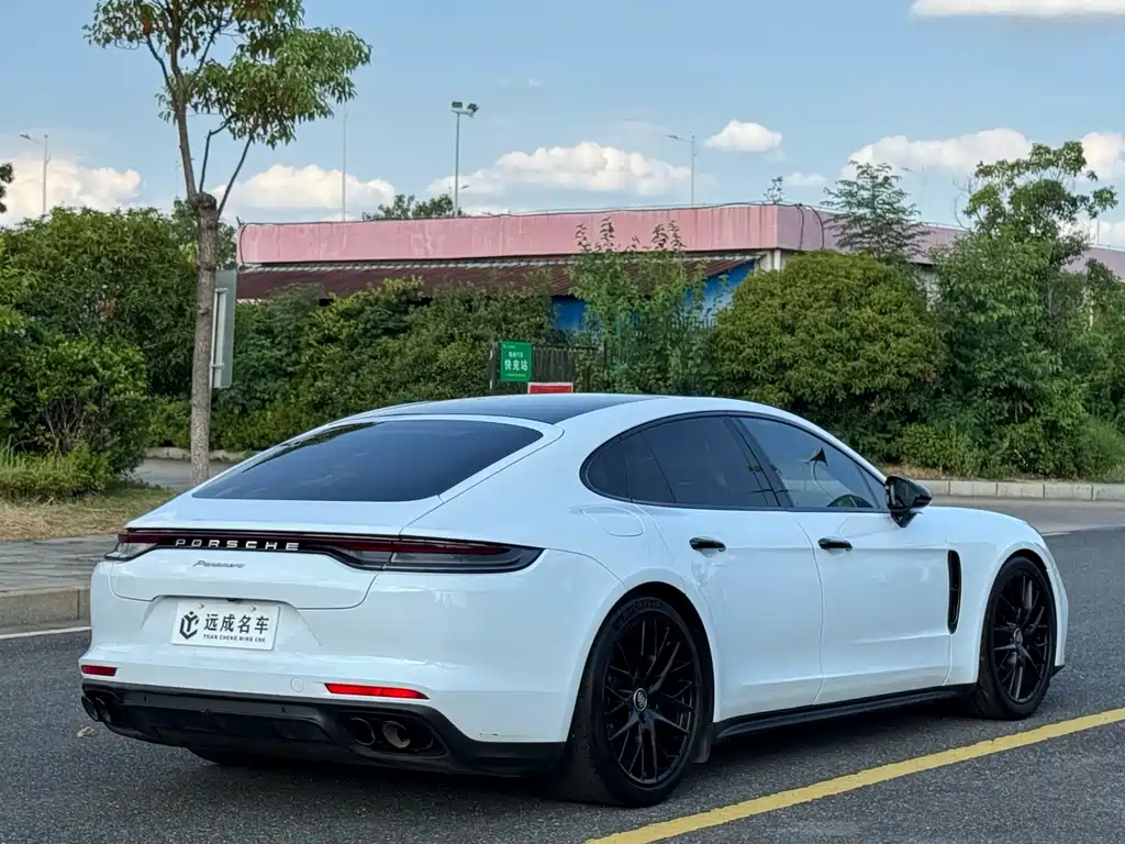 PORSCHE PANAMERA