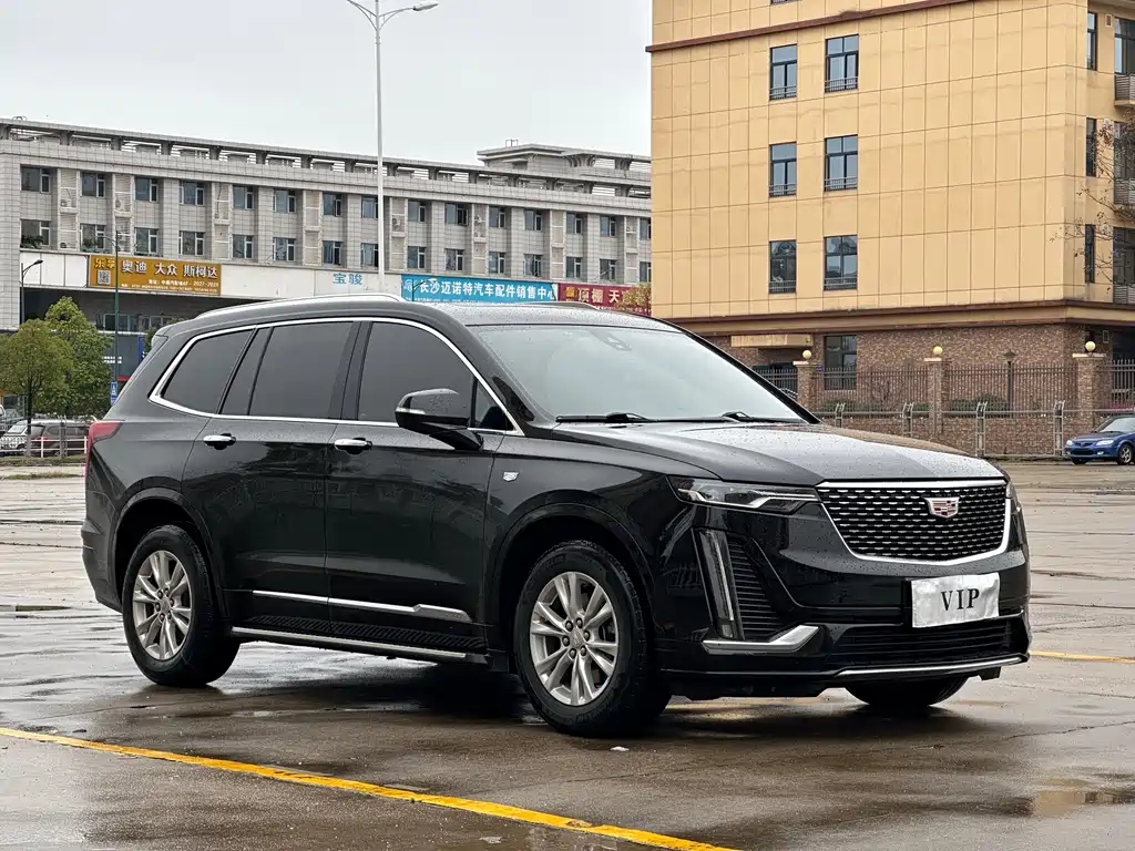 CADILLAC XT6