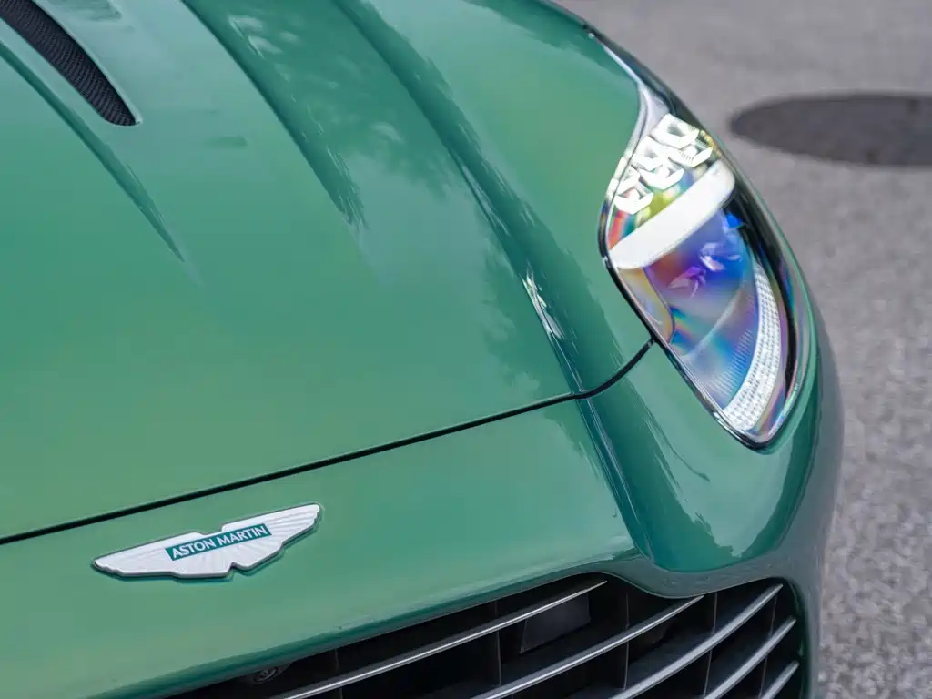 Aston Martin DB12 — миниатюра 5