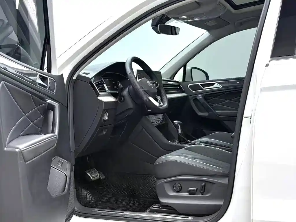 Volkswagen Tiguan L — миниатюра 5