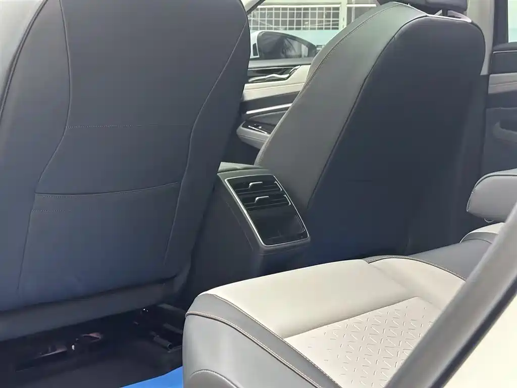 VOLKSWAGEN ID.7 VIZZION