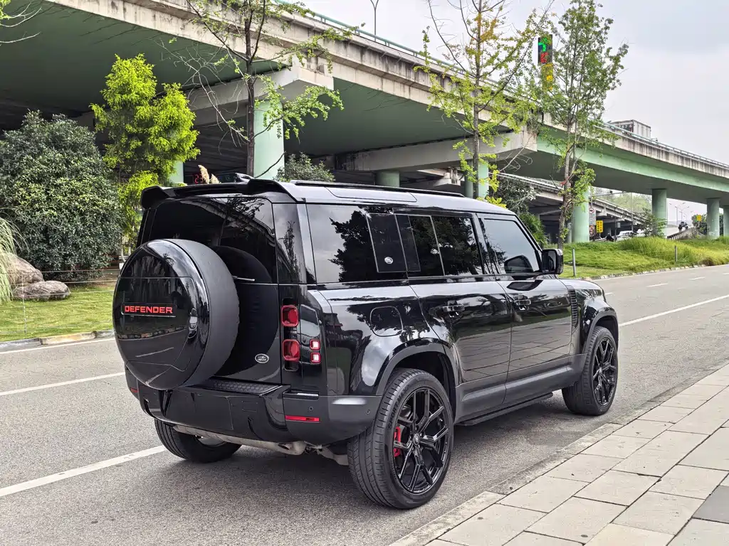 Land Rover Defender — миниатюра 4