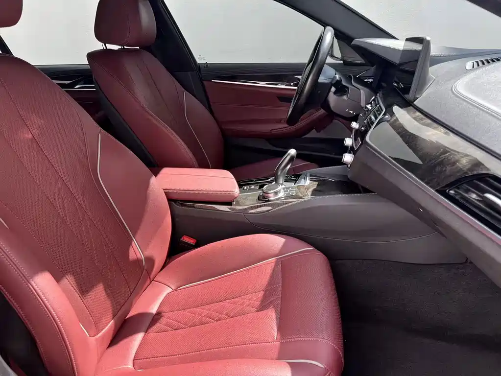BMW 5 Series — миниатюра 11