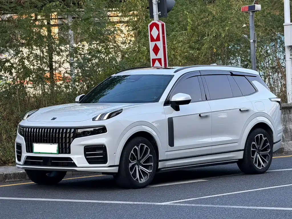Lynk & Co 09 EM-P