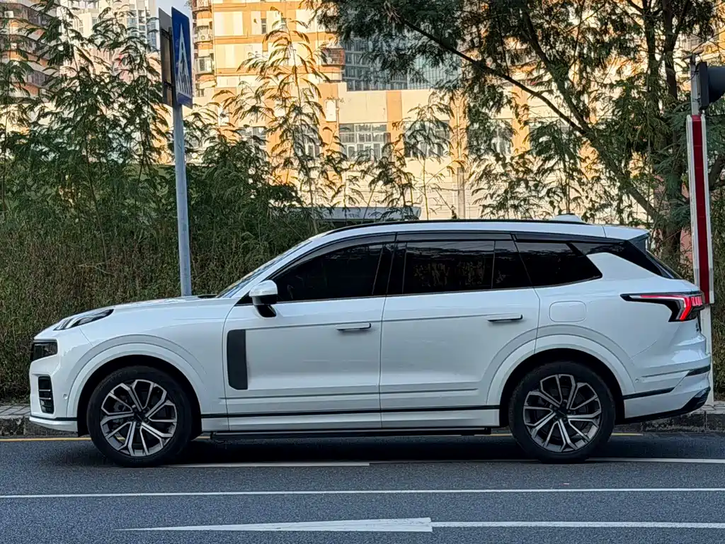 Lynk & Co 09 EM-P — миниатюра 2