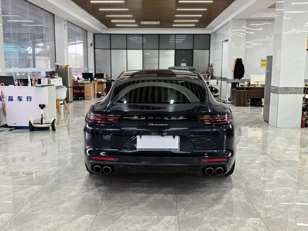 PORSCHE PANAMERA