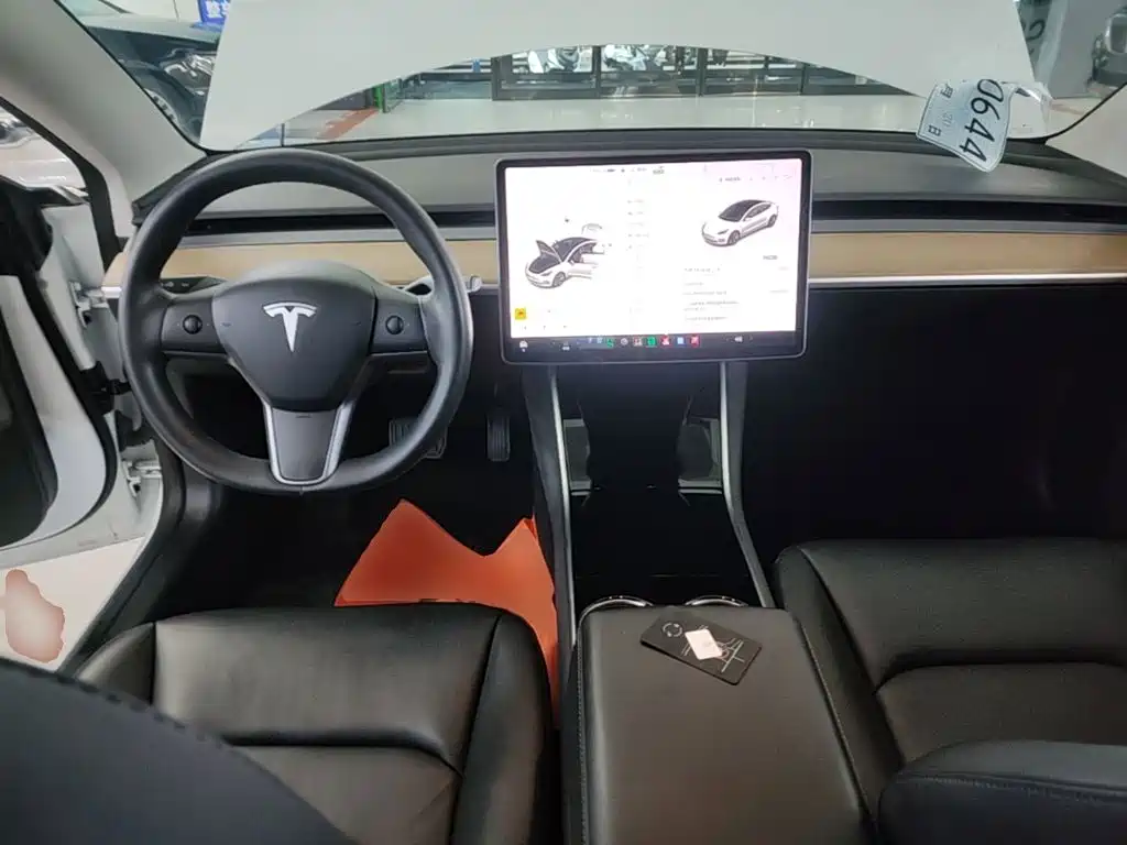 Tesla Model 3 — миниатюра 10