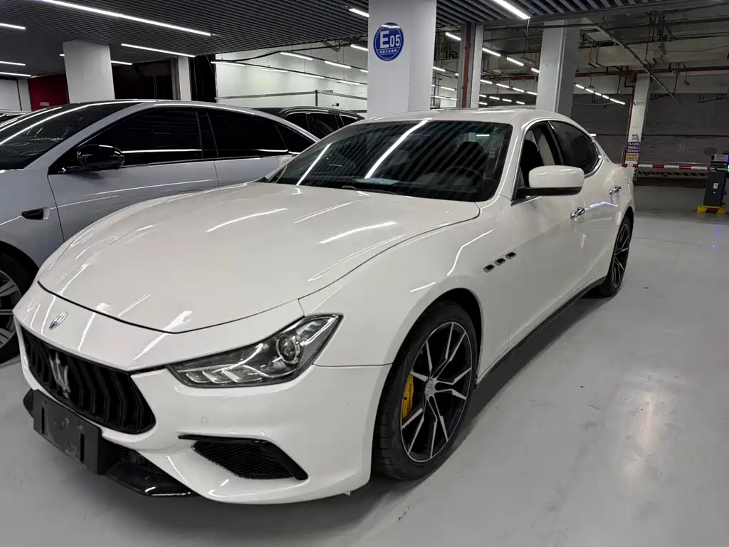 Купить Maserati Ghibli