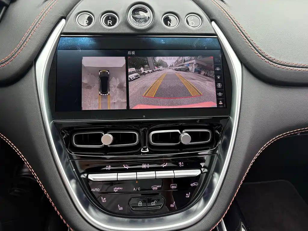 Aston Martin DBX — миниатюра 13