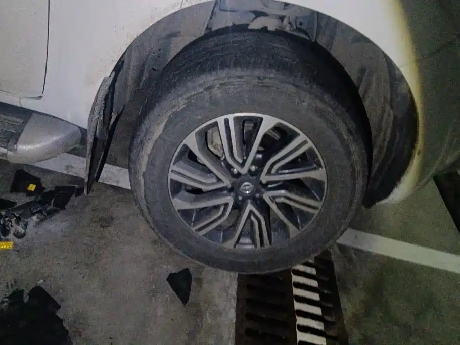 Nissan Terra — миниатюра 6