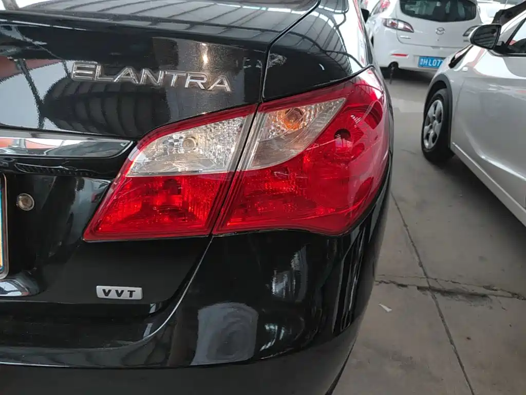 Hyundai Elantra — миниатюра 8