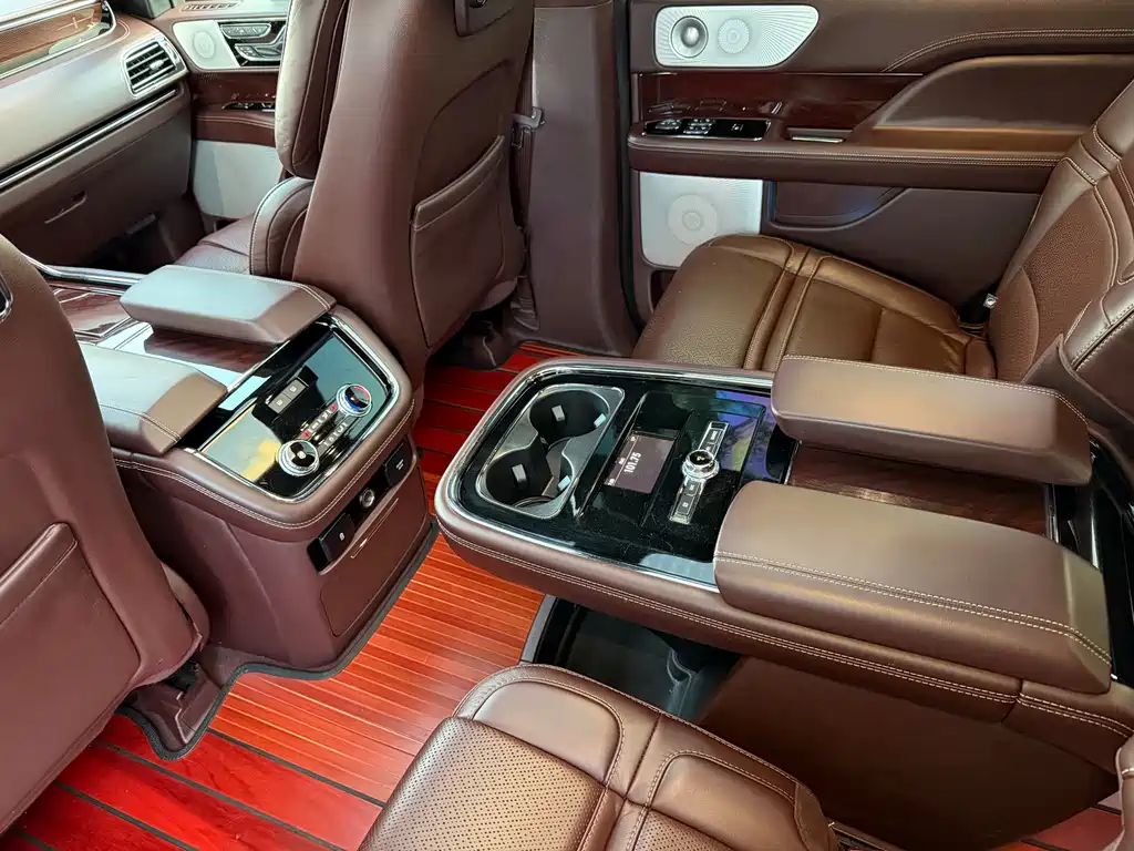 Lincoln Navigator — миниатюра 16