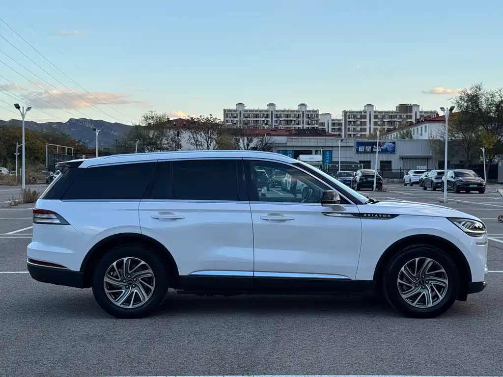 Lincoln Aviator — миниатюра 9