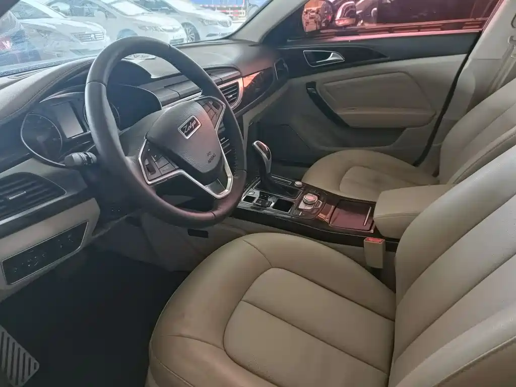 ZOTYE  Z700