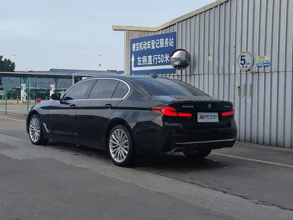 BMW 5 Series — миниатюра 8