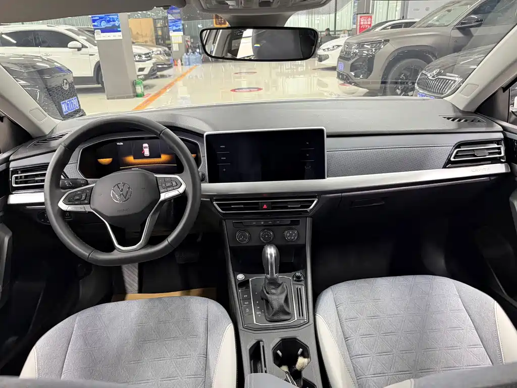 Volkswagen Lavida — миниатюра 6
