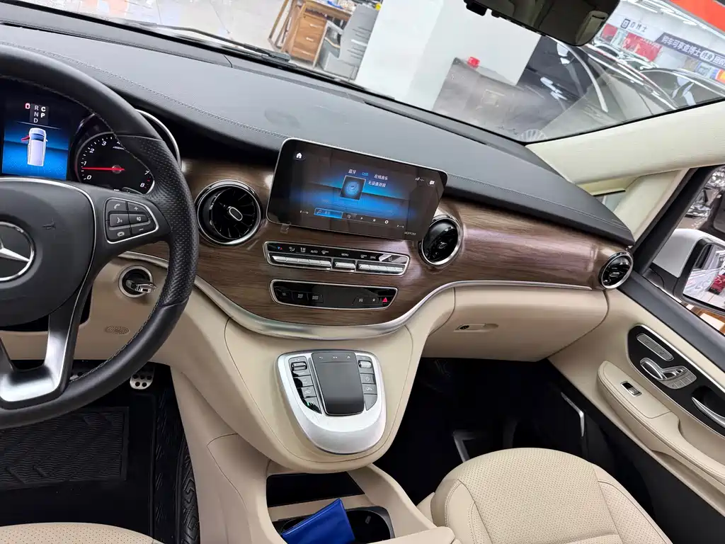 MERCEDES-BENZ V CLASS